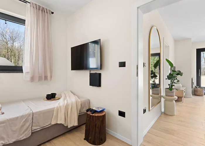 Charming Harmonia With Heated Pool And Indoor Jacuzzi Surrounded By Nature Pićan