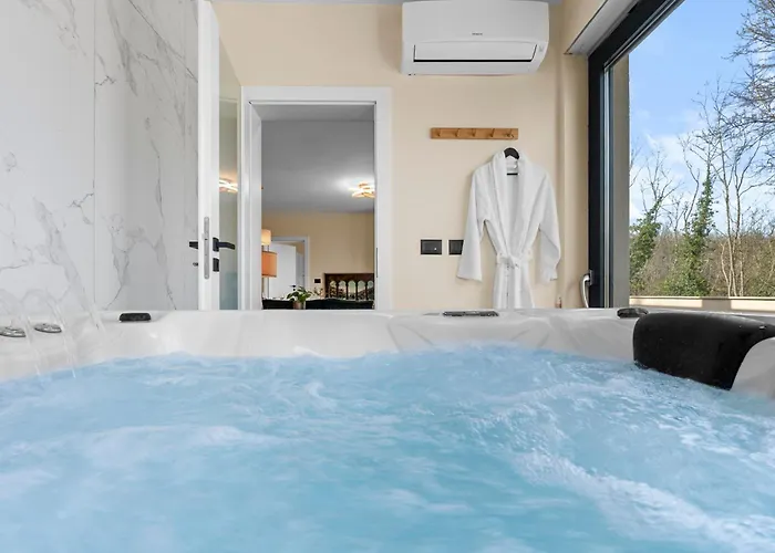Charming Harmonia With Heated Pool And Indoor Jacuzzi Surrounded By Nature Pićan