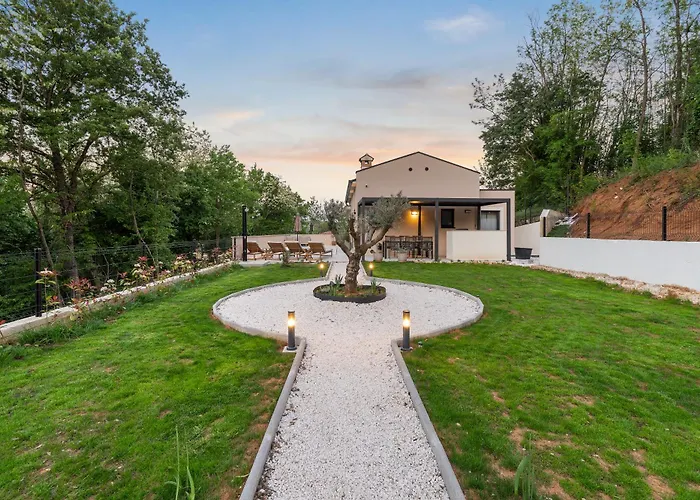 Charming Harmonia With Heated Pool And Indoor Jacuzzi Surrounded By Nature 빌라