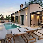 Villa Charming Harmonia With Heated Pool And Indoor Jacuzzi Surrounded By Nature *