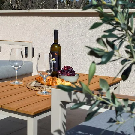 Charming Harmonia With Heated Pool And Indoor Jacuzzi Surrounded By Nature