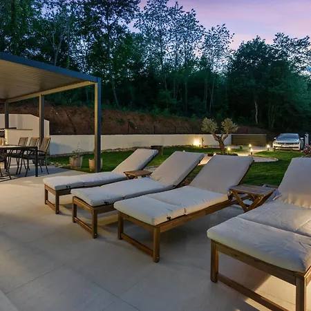 Charming Harmonia With Heated Pool And Indoor Jacuzzi Surrounded By Nature Villa