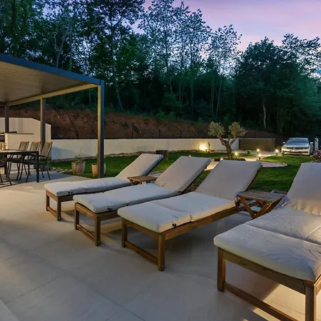 Charming Harmonia With Heated Pool And Indoor Jacuzzi Surrounded By Nature Villa