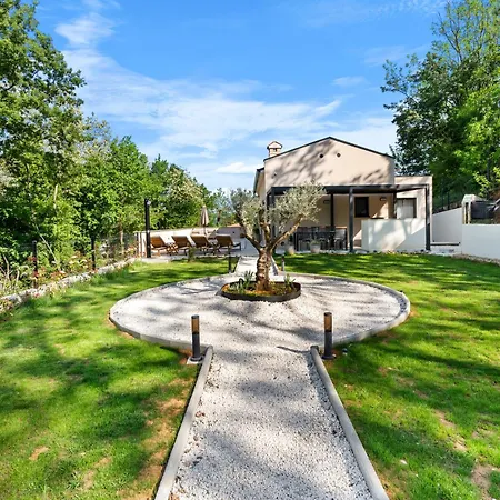 Villa Charming Harmonia With Heated Pool And Indoor Jacuzzi Surrounded By Nature