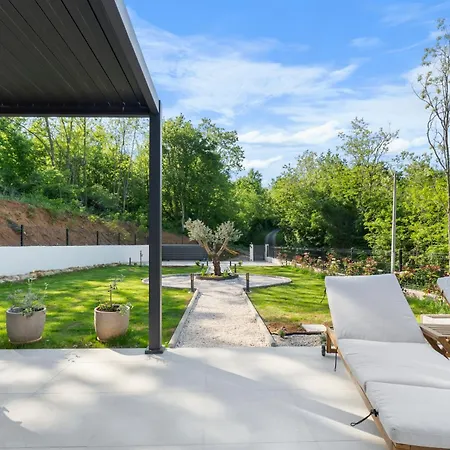 Charming Harmonia With Heated Pool And Indoor Jacuzzi Surrounded By Nature Pićan