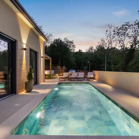 Charming Harmonia With Heated Pool And Indoor Jacuzzi Surrounded By Nature Vila Pićan