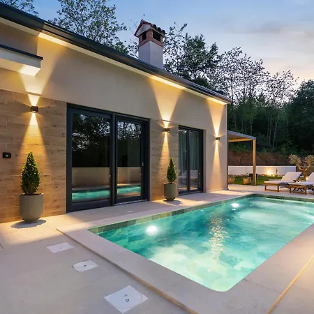 Vila Charming Harmonia With Heated Pool And Indoor Jacuzzi Surrounded By Nature Pićan